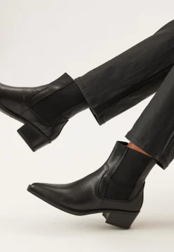 Kelsey Heel Classic Leather Boots