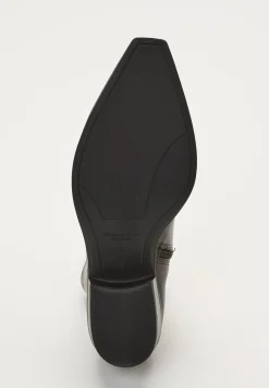 Kelsey Heel Classic Leather Boots