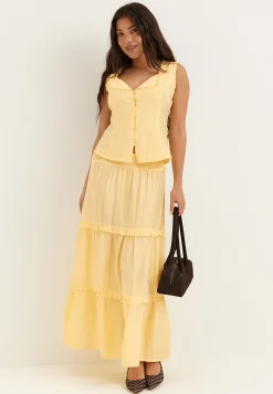 Lace Detail Shaped Vest