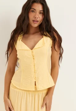 Lace Detail Shaped Vest