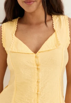 Lace Detail Shaped Vest