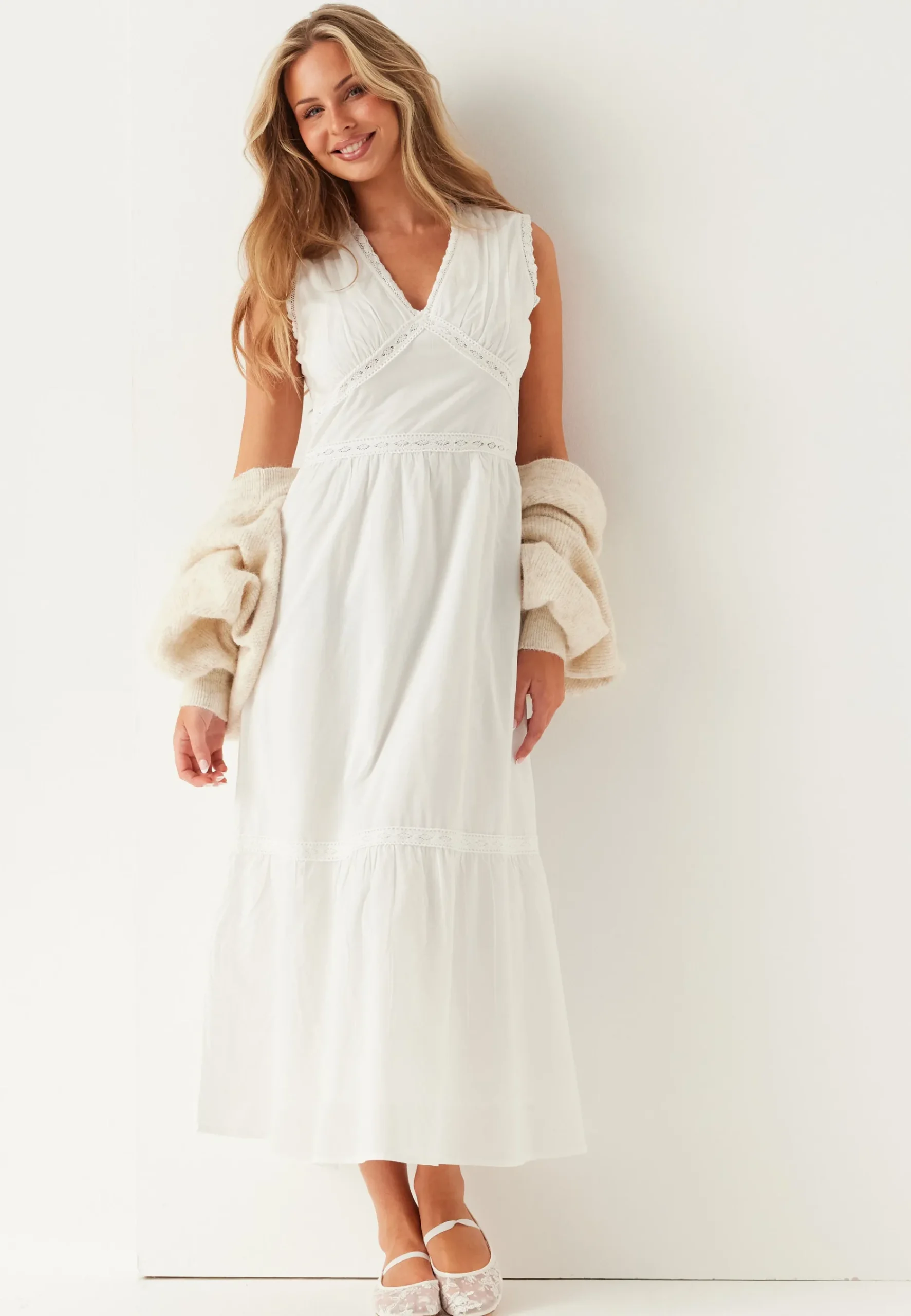 Lace Detail Sleeveless Dress