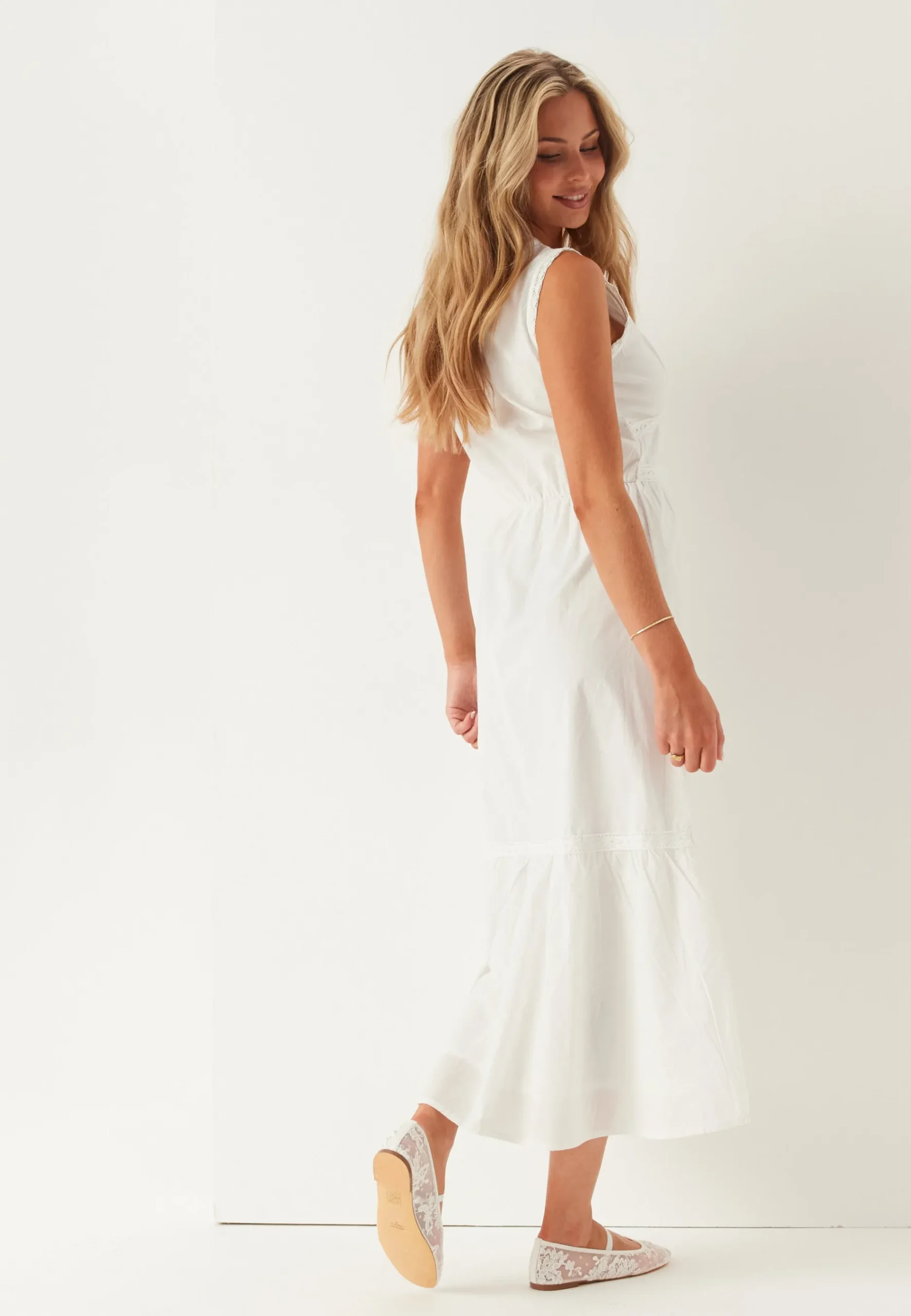 Lace Detail Sleeveless Dress