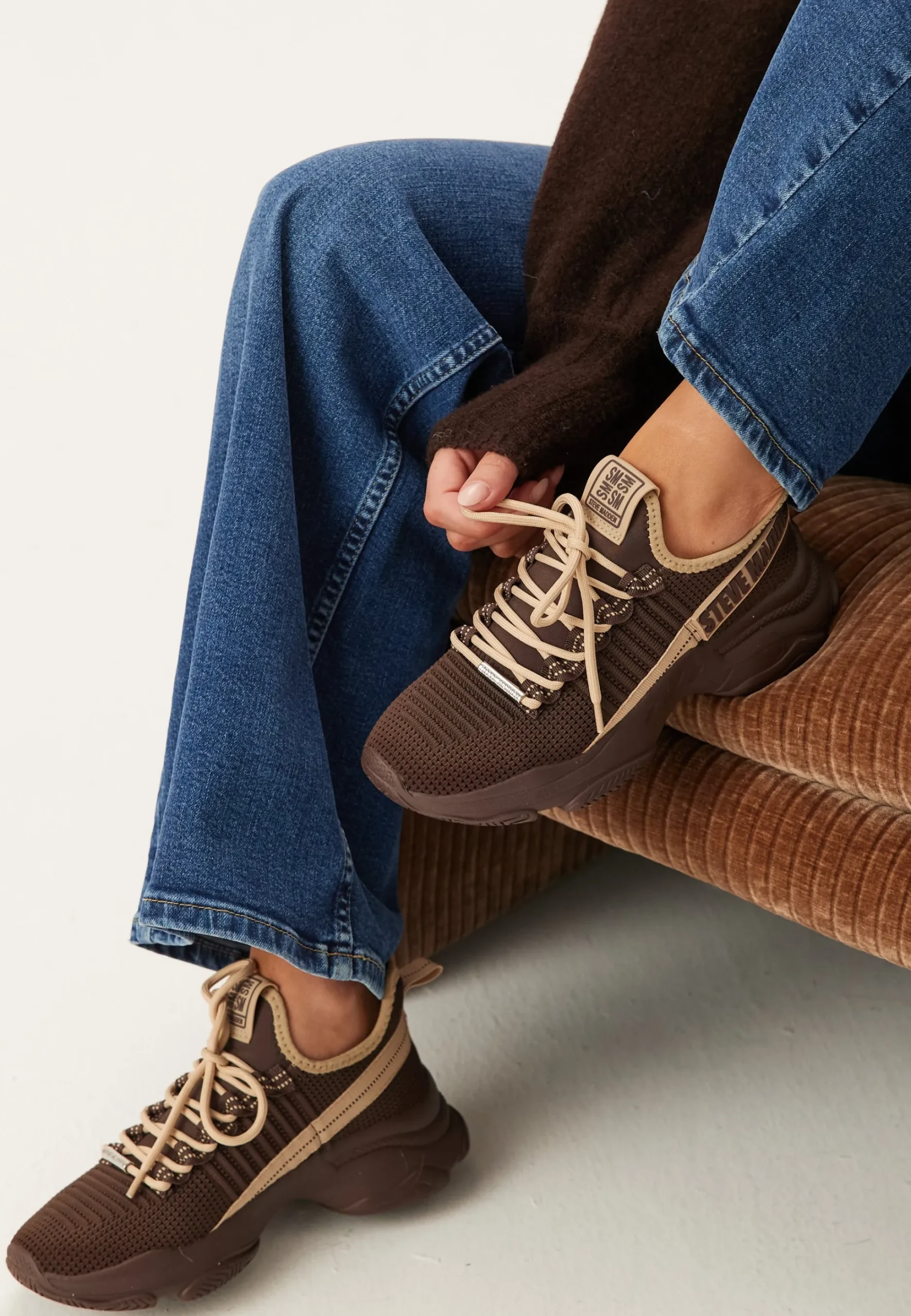 Mac-E Sneaker
