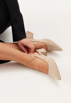 Marta Slingback