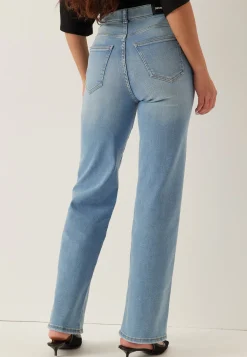 Moxy Straight