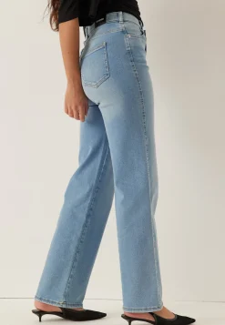 Moxy Straight