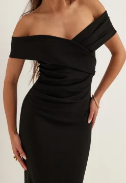 Off Shoulder Pleat Maxi Dress