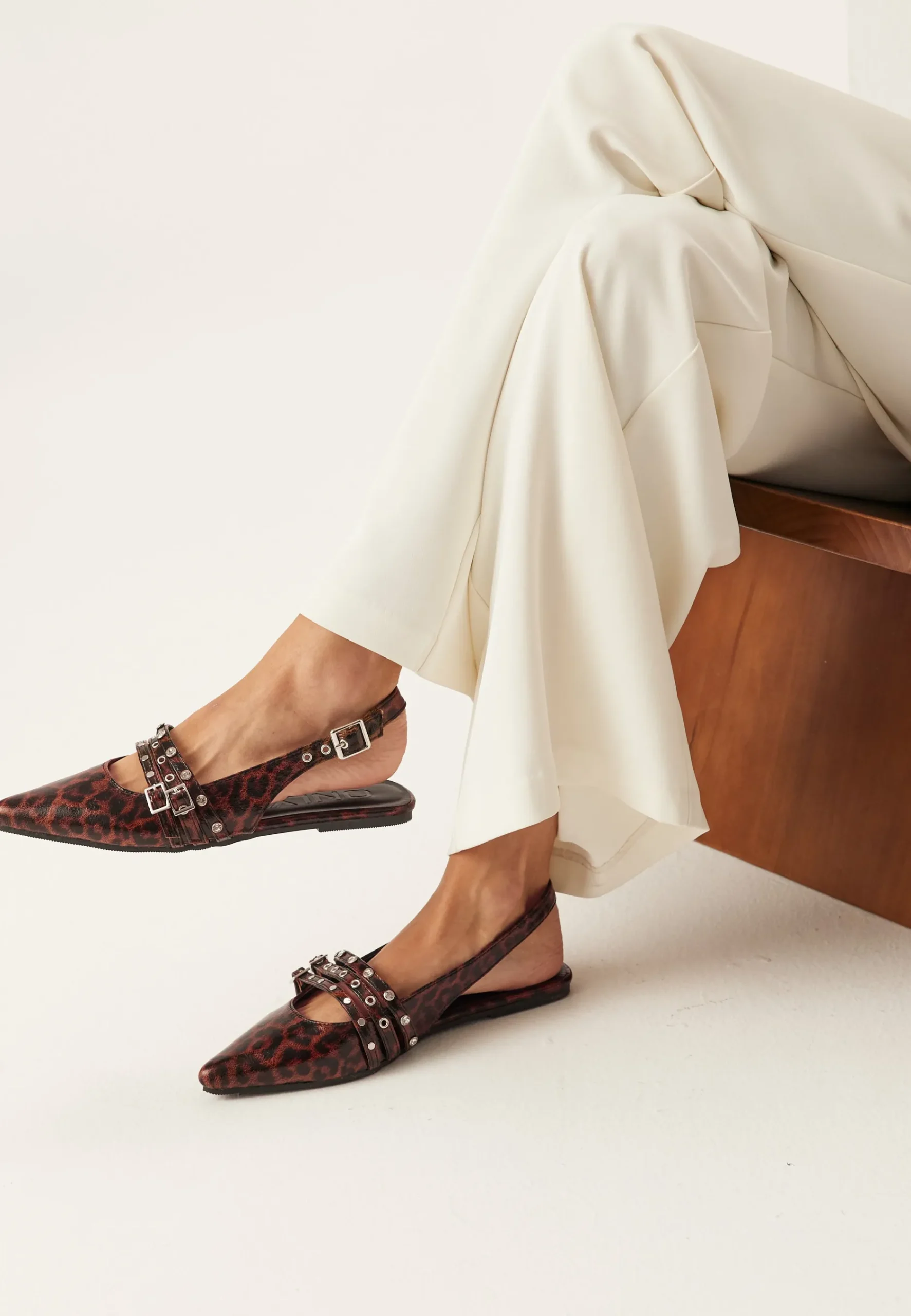 Onlaura-7 Pu Hardware Slingback