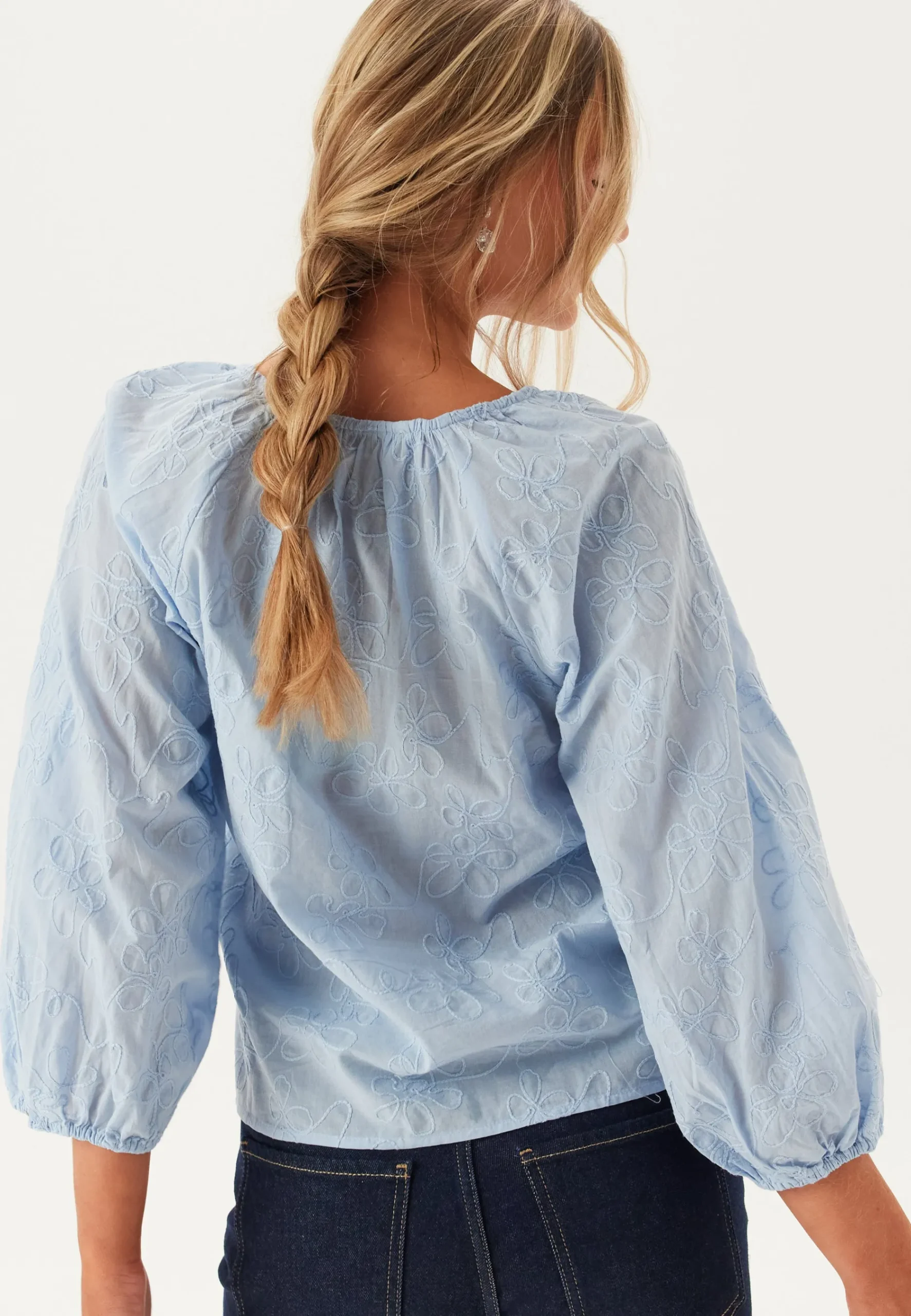Onlzion 3/4 V-NECK EMB TOP WVN