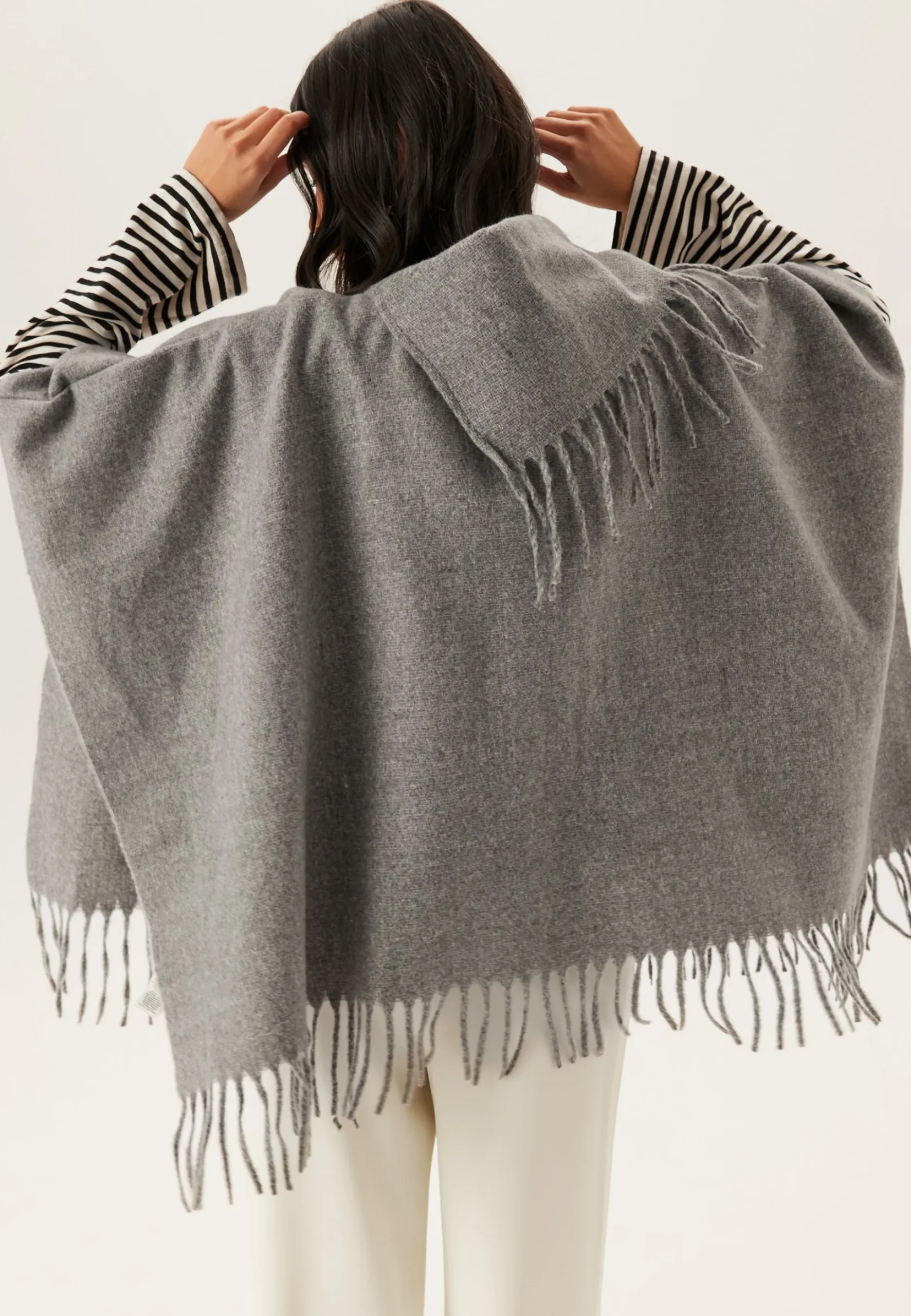 Vifjolira High Neck Poncho