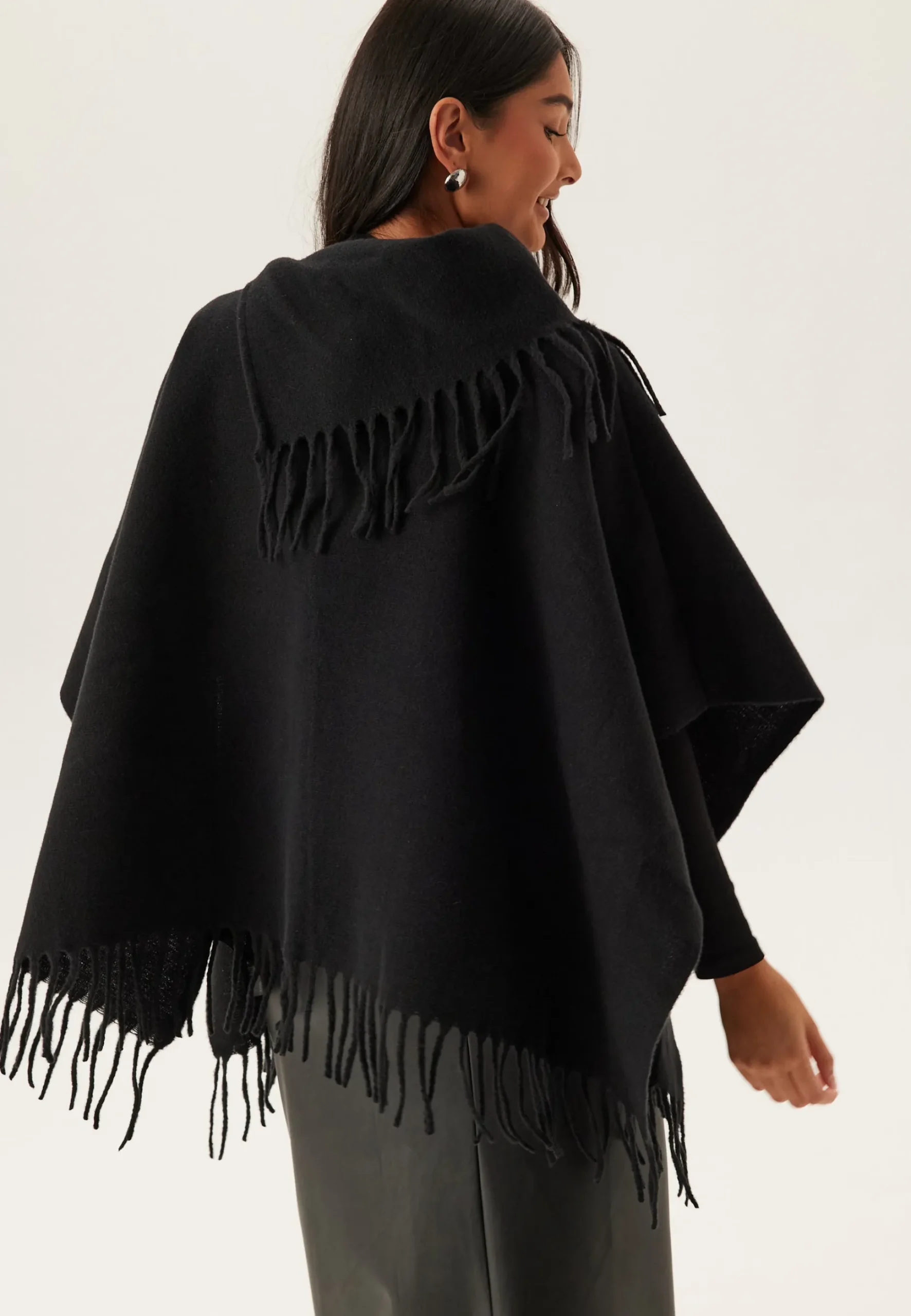 Vifjolira High Neck Poncho