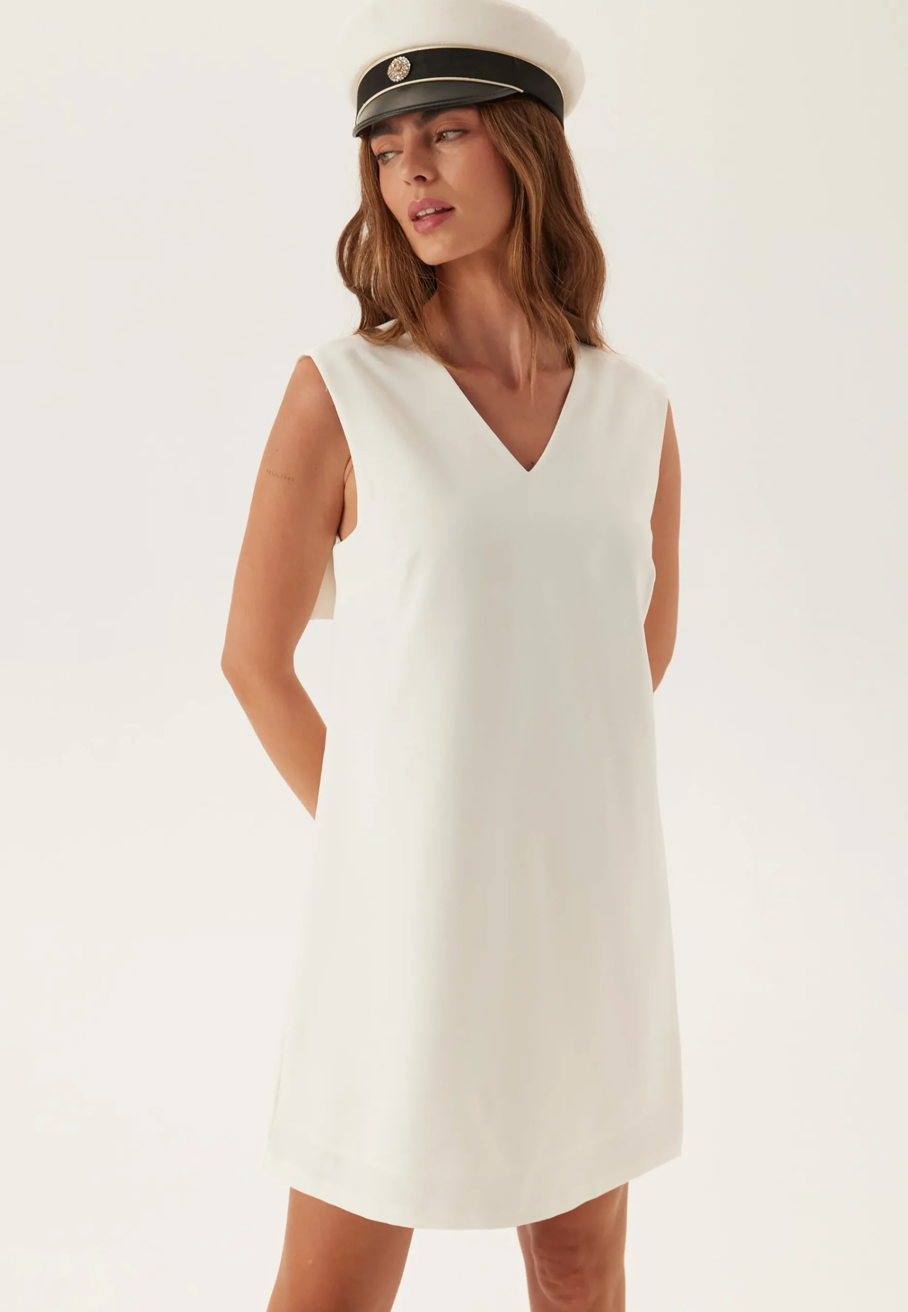 Vigery V-neck S/L SHORT DRESS