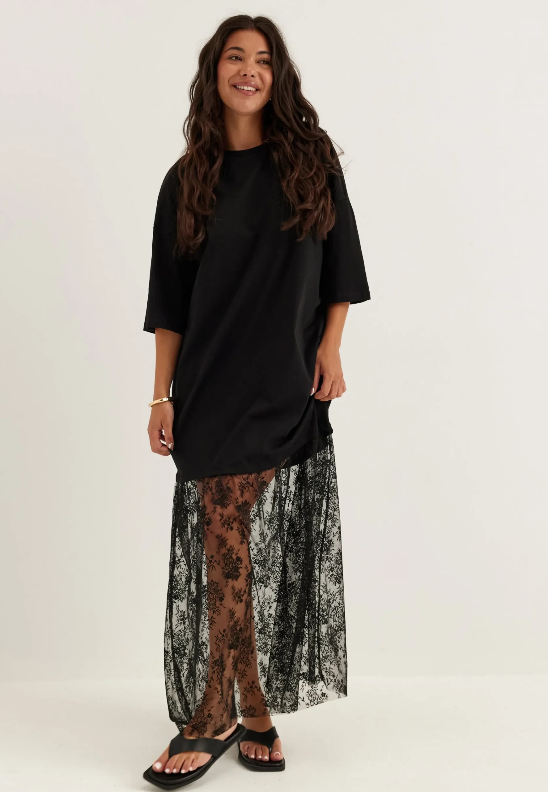 Vikata S/S OVERSIZE LACE DRESS