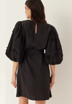 Vimala O-neck 3/4 EMB. DRESS