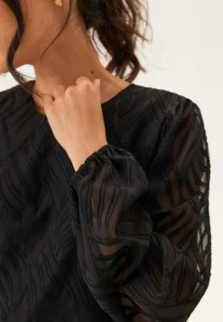 Vimika O-neck L/S Top